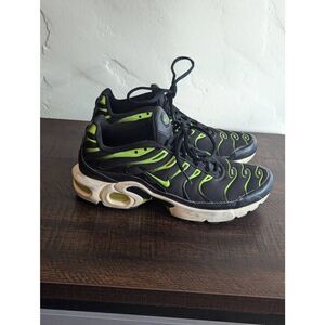 Nike Air Max Plus Youth Black and Neon Green Sneaker Shoes - Size 7Y